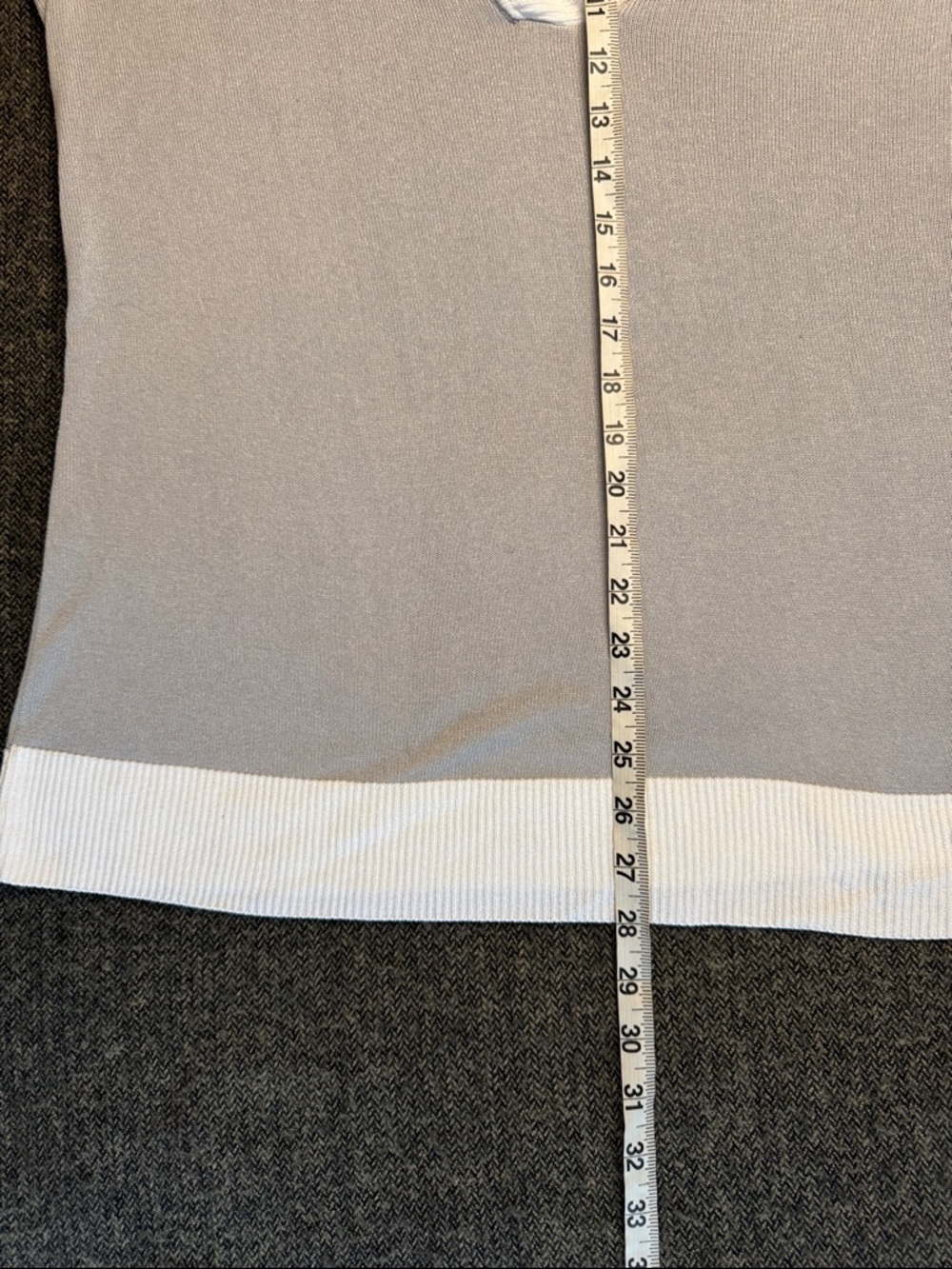 Verve Ami Light Gray V-Neck Sweater with White Trim sz XL - Picture 6 of 7